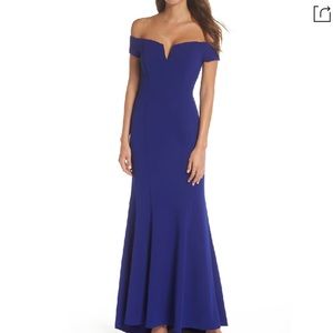 NWT Vince Camuto off the shoulder gown